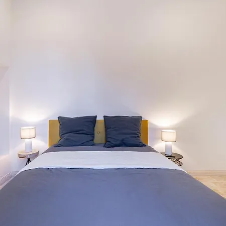 Du Couvent, Aux Paons Giroussens