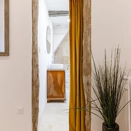 Du Couvent, Aux Paons Giroussens