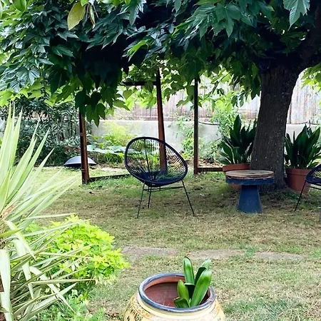 فندق مبيت وإفطار Du Couvent, Aux Paons Giroussens