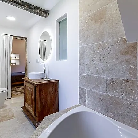 Du Couvent, Aux Paons Bed & Breakfast