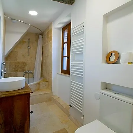 Du Couvent, Aux Paons Bed & Breakfast Giroussens