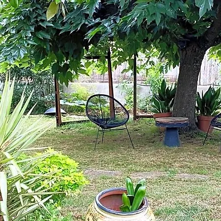 Du Couvent, Aux Paons Giroussens