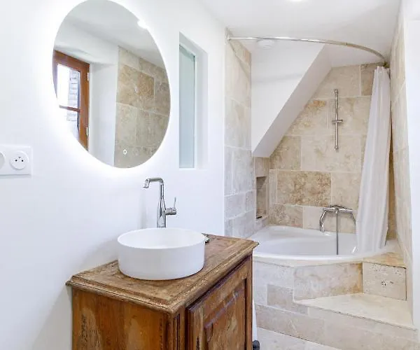 Bed & Breakfast Du Couvent, Aux Paons Giroussens