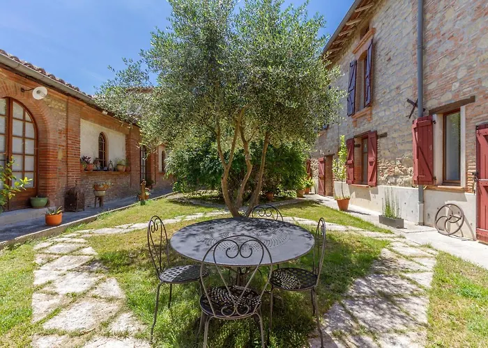 Bed & Breakfast Du Couvent, Aux Paons Giroussens